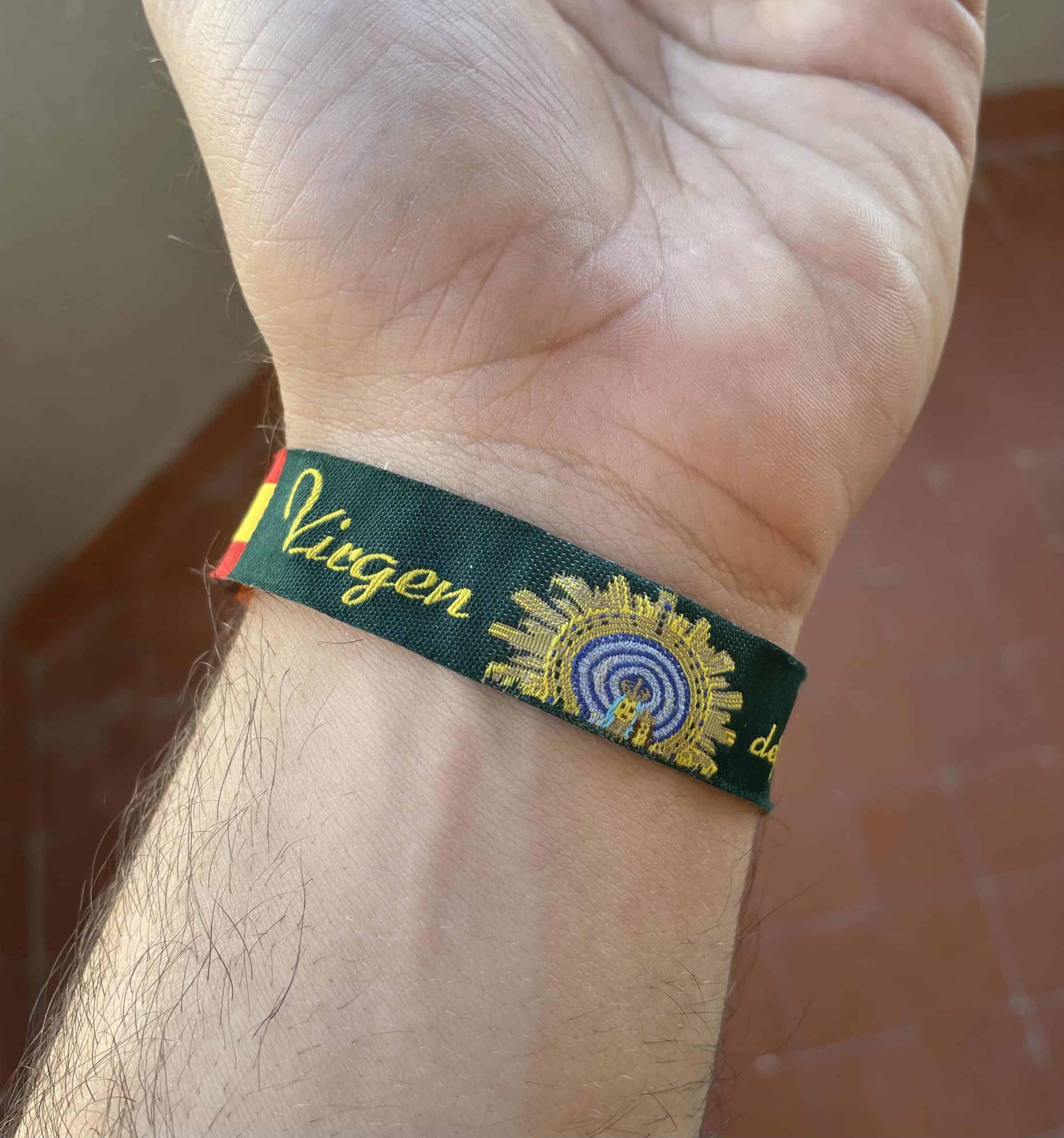 Pulsera de la Virgen del Pilar de Zaragoza para hombre y mujer ajustable de  tela bordada. 